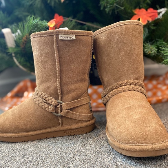 BearPaw boots - Picture 1 of 6